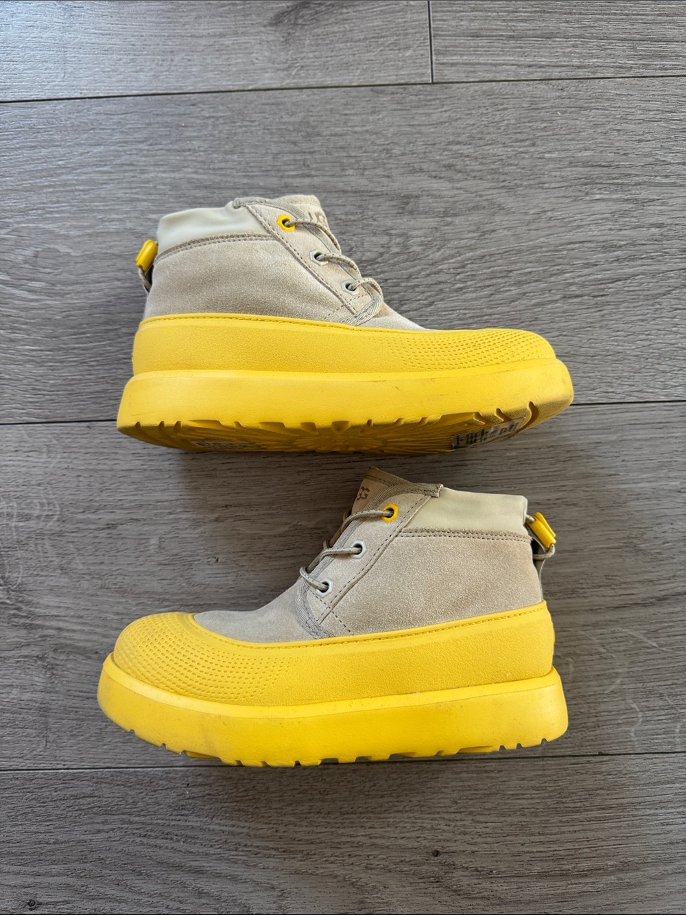 Kids Ugg Neumel Weather Hybrid boots size 1